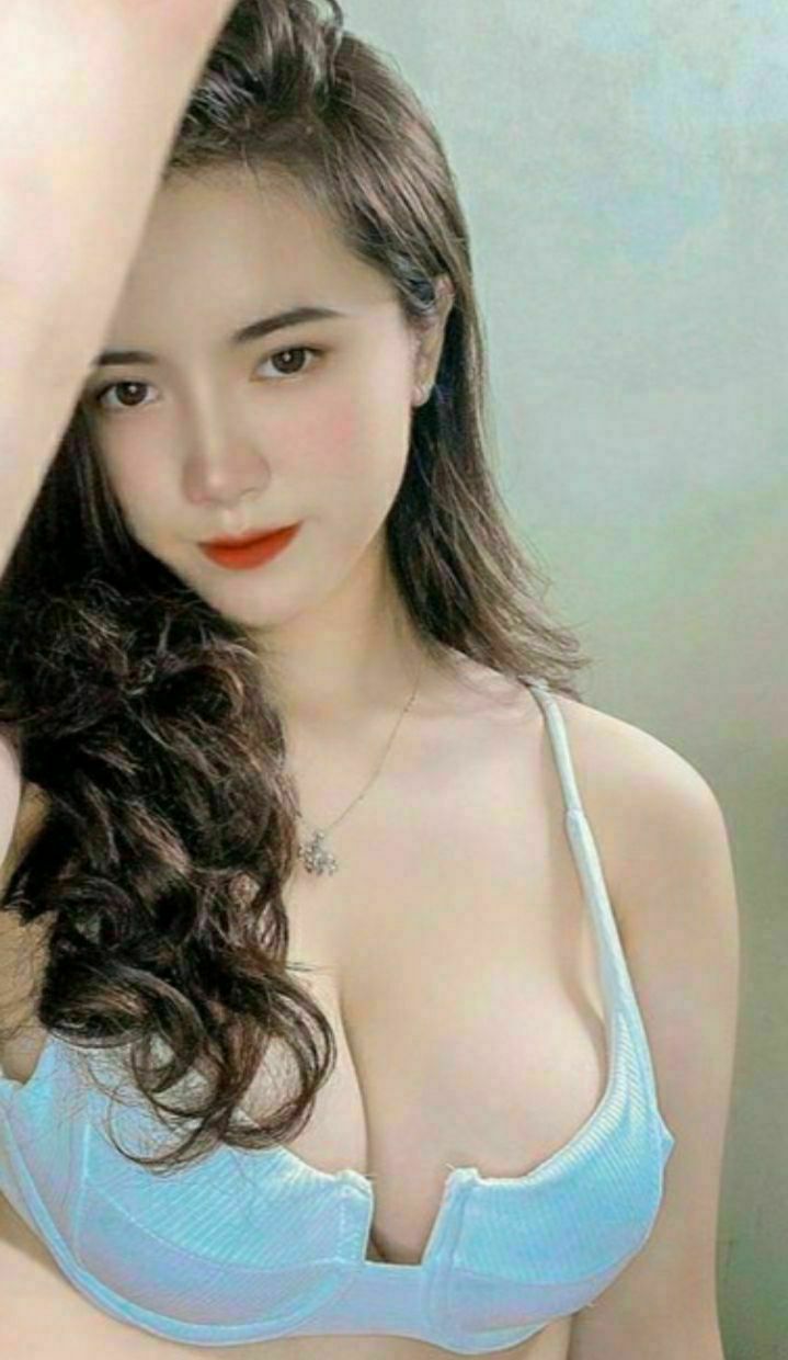 颜值不错娇小妹子深夜路上边走边跳蛋震动 回到车上口交啪啪拉扯跳蛋 很是诱惑喜欢不要错过